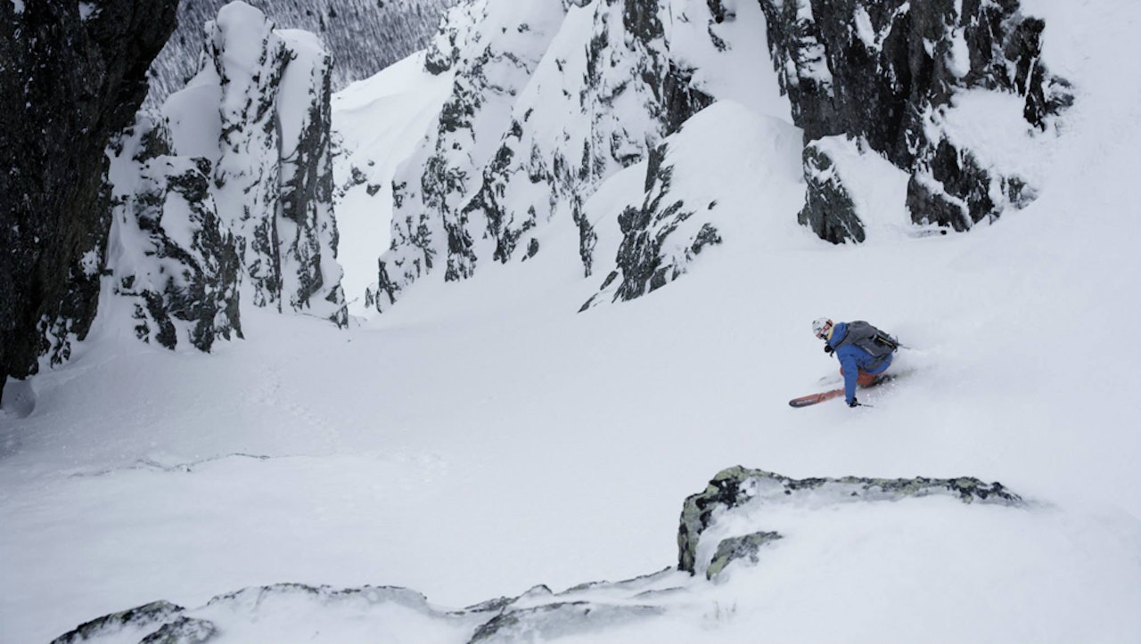 RENNEKJØRING: Ole-Kristian Strøm er på hjemmebane i Hemsedal. Kanskje derfor fant han denne tøffe renna. Foto: Bård Basberg RENNEKJØRING: Ole-Kristian Strøm er på hjemmebane i Hemsedal. Kanskje derfor fant han denne tøffe renna. Foto: Bård Basberg