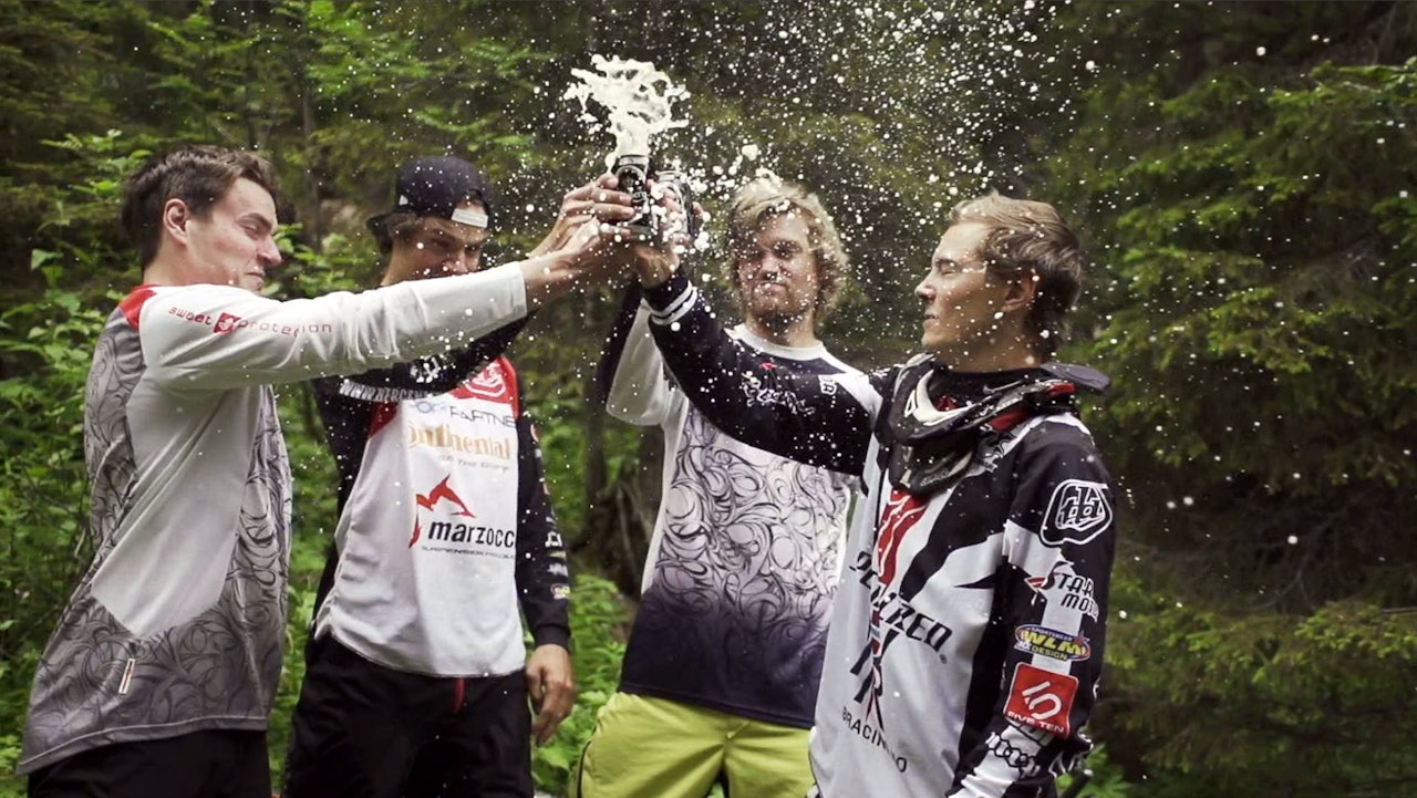 VANT I ÅRE: Niclas Andersen (f.v), Kristoffer Haugland, Knut Løkås, Zakarias Blom Johansen og filmer Anders Håheim vant Scandinavian Video Challenge i Åre i helga. Foto: Anders Håheim VANT I ÅRE: Niclas Andersen (f.v), Kristoffer Haugland, Knut Løkås, Zakarias Blom Johansen og filmer Anders Håheim vant Scandinavian Video Challenge i Åre i helga. Foto: Anders Håheim