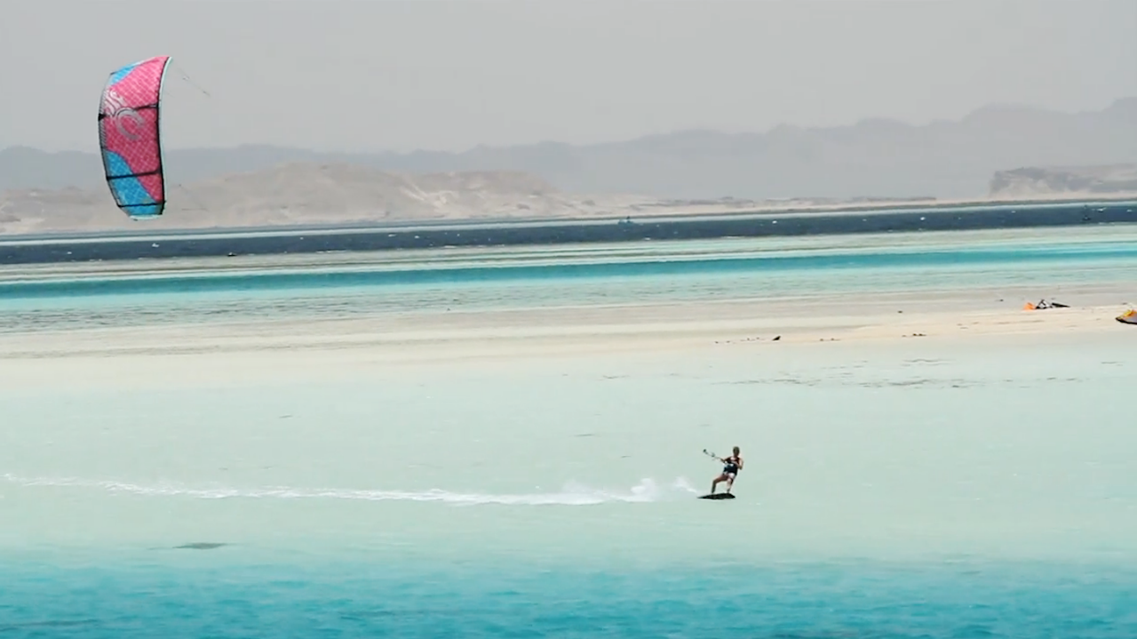 BEDRE BLIR DET IKKE: Kitecruise i Rødehavet tar deg til plasser du ikke ville kommet frem til uten båt. BEDRE BLIR DET IKKE: Kitecruise i Rødehavet tar deg til plasser du ikke ville kommet frem til uten båt.