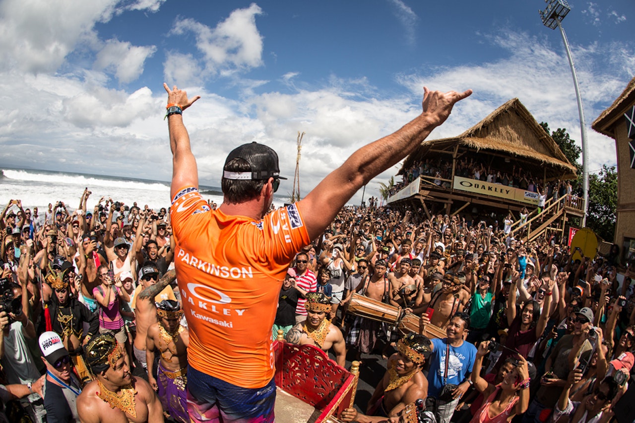 PARKERING: Parko har ikke imponert etter fjorårets sammenlagtseier, men i natt viste han alle hvem som er sjefen på Keramas. Bilde: Hennings PARKERING: Parko har ikke imponert etter fjorårets sammenlagtseier, men i natt viste han alle hvem som er sjefen på Keramas. Bilde: Hennings