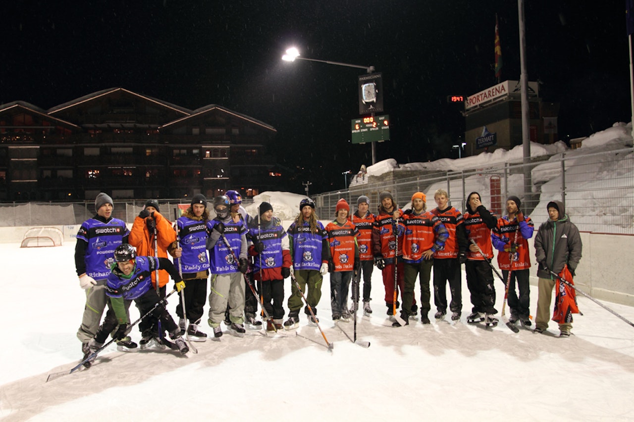 EUROPATAP: Team Europa leder Swatch Skier´s Cup 11-5, men det ble tap i hockeykampen. Fra venstre: Richard Permin, Sverre Liliequist, Sam Favret, Paddy Graham, Fabio Studer, Markus Eder, NIcolas Vuignier, Kaj Zackrisson, Josh Daiek, KC Deane, Rory Bushfield, Cody Townsend, Greg Lindsey, Logan Imlach, Charley Ager og Tim Dutton (som er skadet og ikke kunne spille). Foto: Tore Meirik EUROPATAP: Team Europa leder Swatch Skier´s Cup 11-5, men det ble tap i hockeykampen. Fra venstre: Richard Permin, Sverre Liliequist, Sam Favret, Paddy Graham, Fabio Studer, Markus Eder, NIcolas Vuignier, Kaj Zackrisson, Josh Daiek, KC Deane, Rory Bushfield, Cody Townsend, Greg Lindsey, Logan Imlach, Charley Ager og Tim Dutton (som er skadet og ikke kunne spille). Foto: Tore Meirik