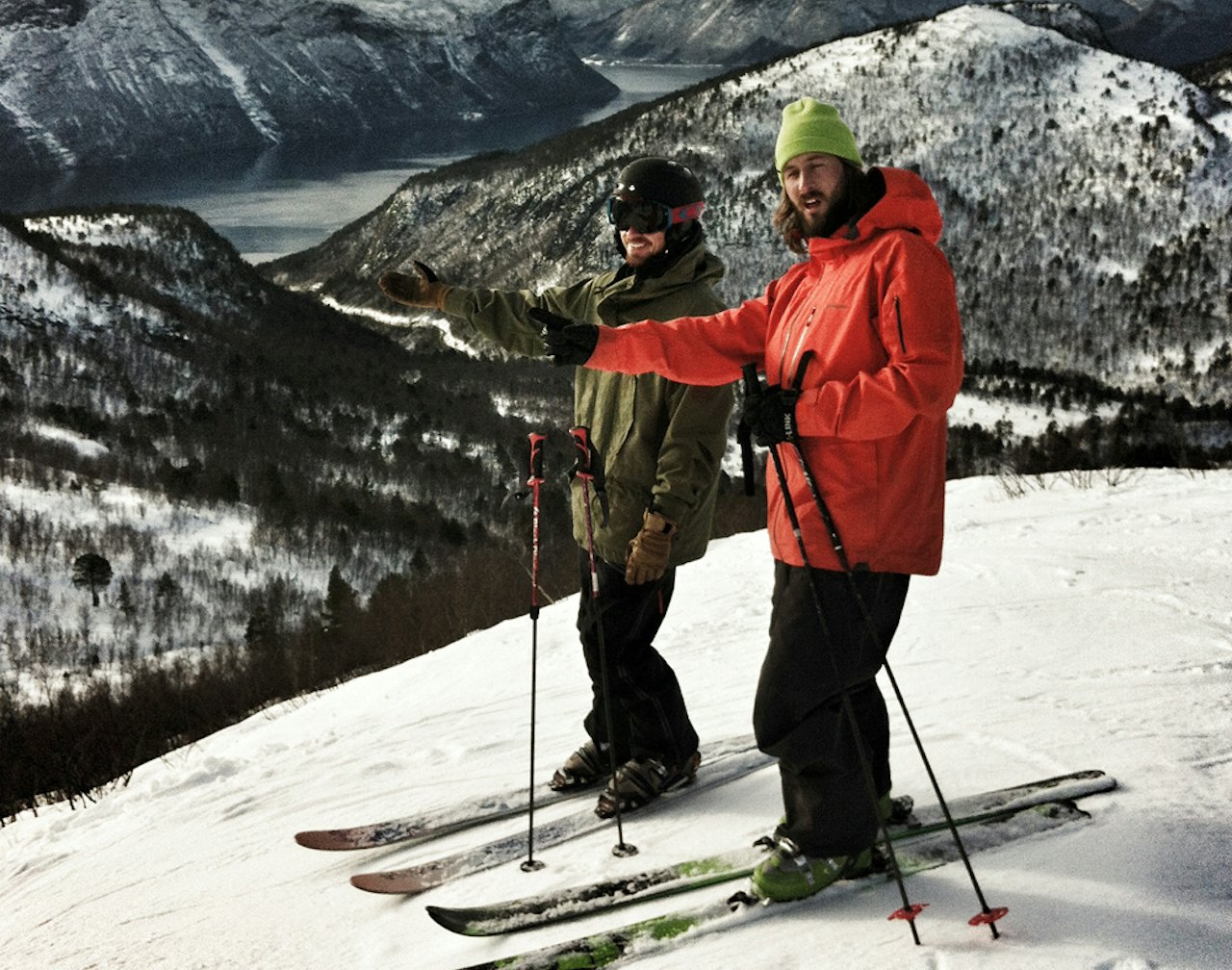 JA, VI ELSKER: Norsk skisentre og deres slagord. Fart og spenning på ditt nærmeste høyfjell! PS. Kan du se hvor bildet er tatt?  Foto: HP Hval