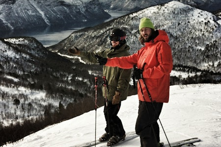 JA, VI ELSKER: Norsk skisentre og deres slagord. Fart og spenning på ditt nærmeste høyfjell! PS. Kan du se hvor bildet er tatt?  Foto: HP Hval