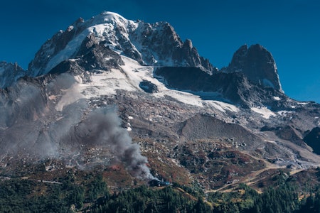 I FYR: Den Chamonix-baserte norske skiproffen Stian Hagen tok dette bildet under brannen i går. Foto: S. Hagen I FYR: Den Chamonix-baserte norske skiproffen Stian Hagen tok dette bildet under brannen i går. Foto: S. Hagen