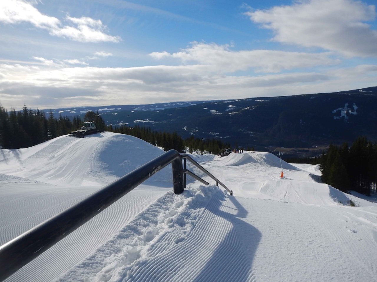 RAILPARK: Sigbjørn Tveit skal sørge for stor moro i railparken på Hafjell. Man kan trygt anta at vossingen er mer enn kvalifisert for jobben. Foto: @Hafjellparken RAILPARK: Sigbjørn Tveit skal sørge for stor moro i railparken på Hafjell. Man kan trygt anta at vossingen er mer enn kvalifisert for jobben. Foto: @Hafjellparken