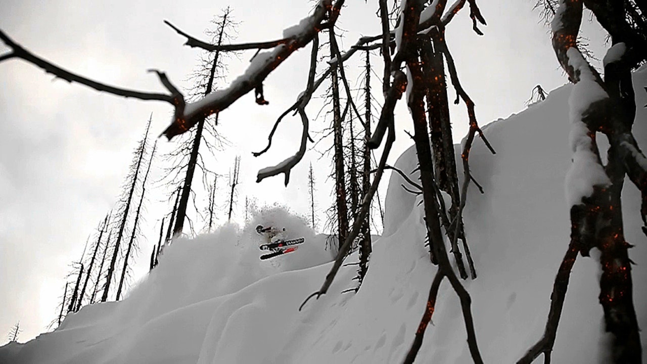 PUDDER: Man kan bli ganske sprø av å sitte hjemme og se denne episoden av Salomon Freeski TV. PUDDER: Man kan bli ganske sprø av å sitte hjemme og se denne episoden av Salomon Freeski TV.