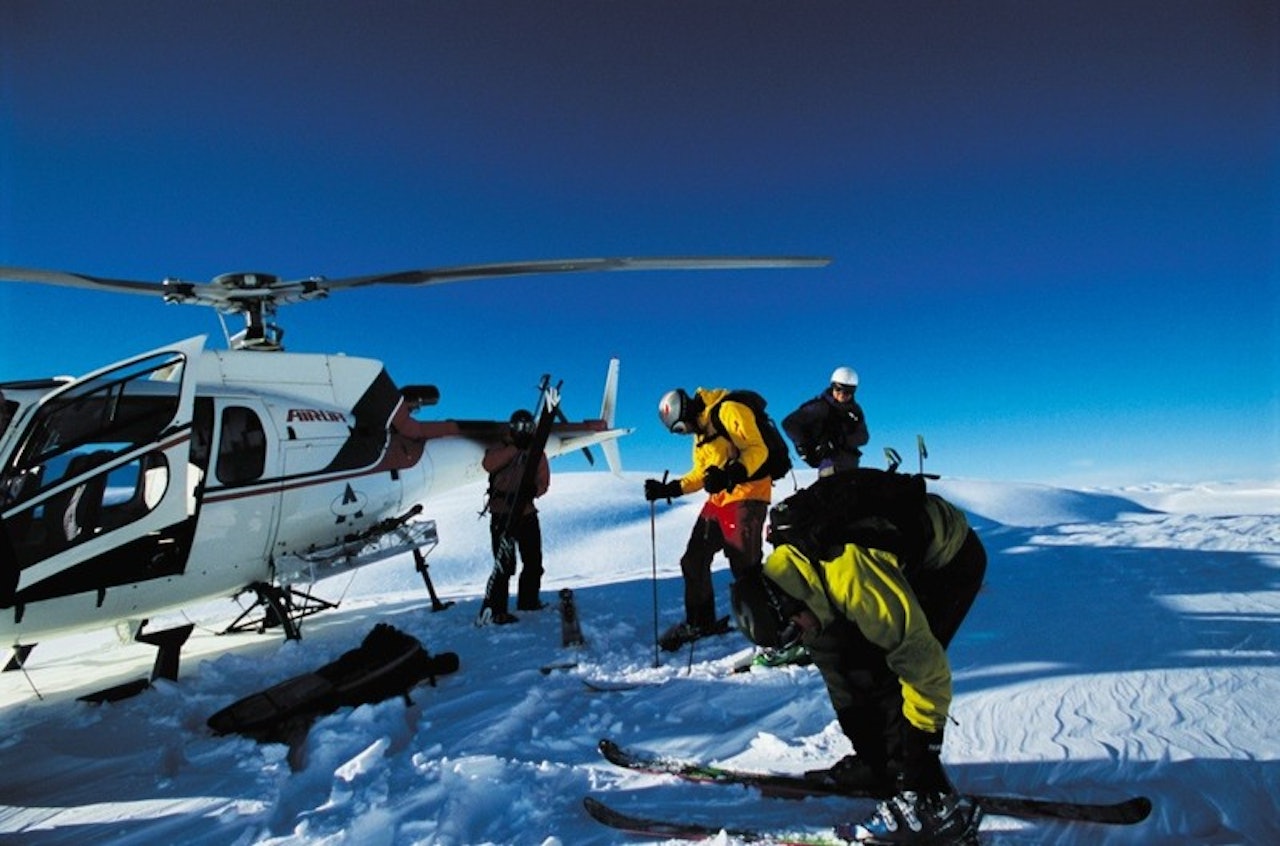 AVVIST: Ørsta kommune har avvist søknaden om heliskiing i Sunnmørsalpene, men ei arbeidsgruppe som skal jobbe videre med saken er under oppseiling. Arkivfoto: Endre Løvaas AVVIST: Ørsta kommune har avvist søknaden om heliskiing i Sunnmørsalpene, men ei arbeidsgruppe som skal jobbe videre med saken er under oppseiling. Arkivfoto: Endre Løvaas