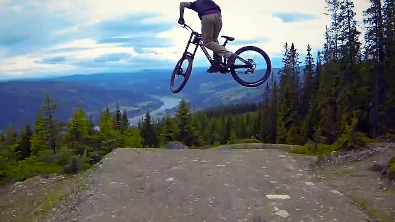 STORT: Hoppene i Roller Coaster er store, og de er mange. Null stress for Makken Haugen. STORT: Hoppene i Roller Coaster er store, og de er mange. Null stress for Makken Haugen.