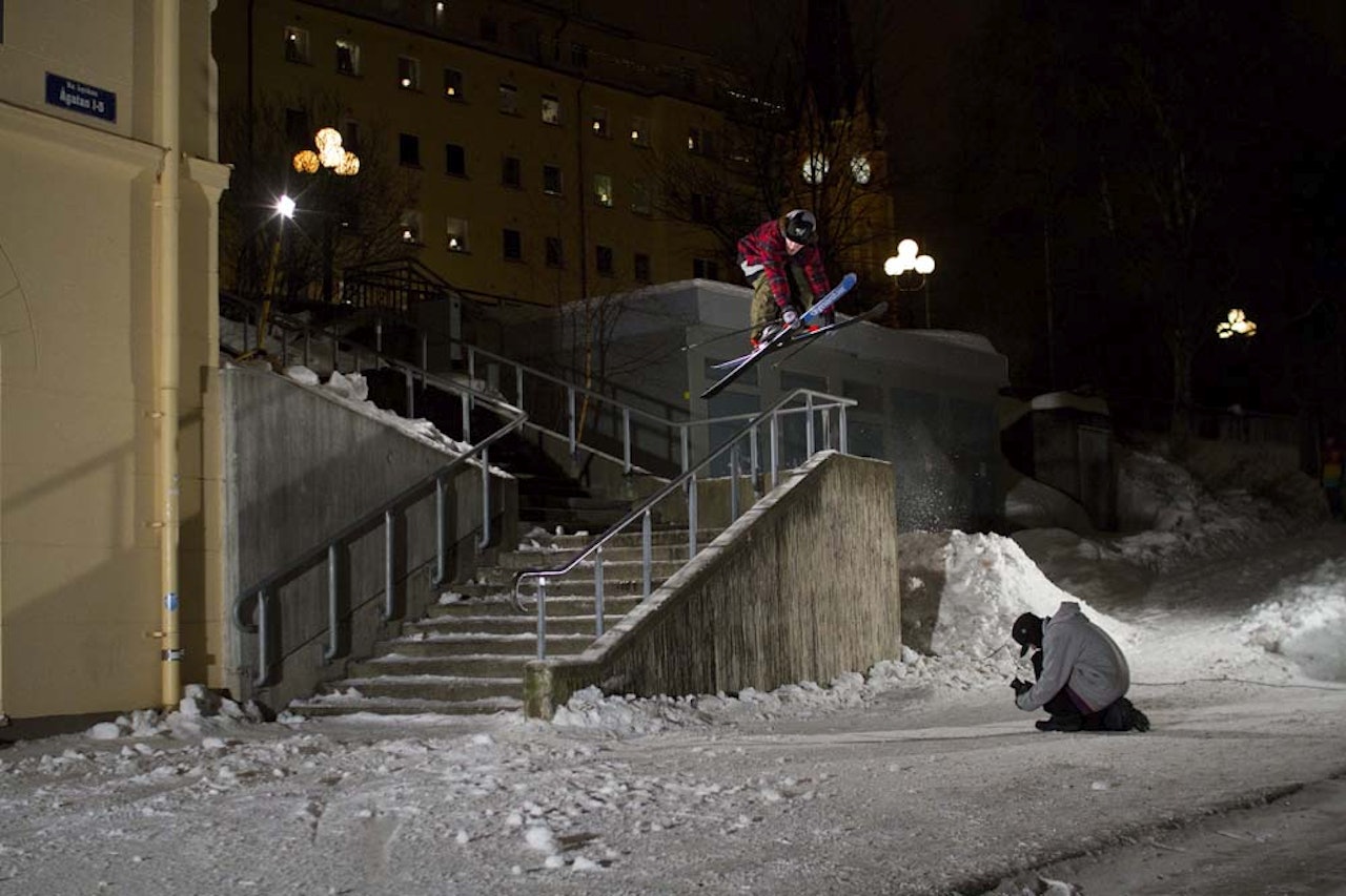 SVERIGETUR: Magnus Nørsteng holder stilen med en truckdriver i Sundsvall, foran WordUp-kamera selvsagt! Foto: Marcus Schultz SVERIGETUR: Magnus Nørsteng holder stilen med en truckdriver i Sundsvall, foran WordUp-kamera selvsagt! Foto: Marcus Schultz