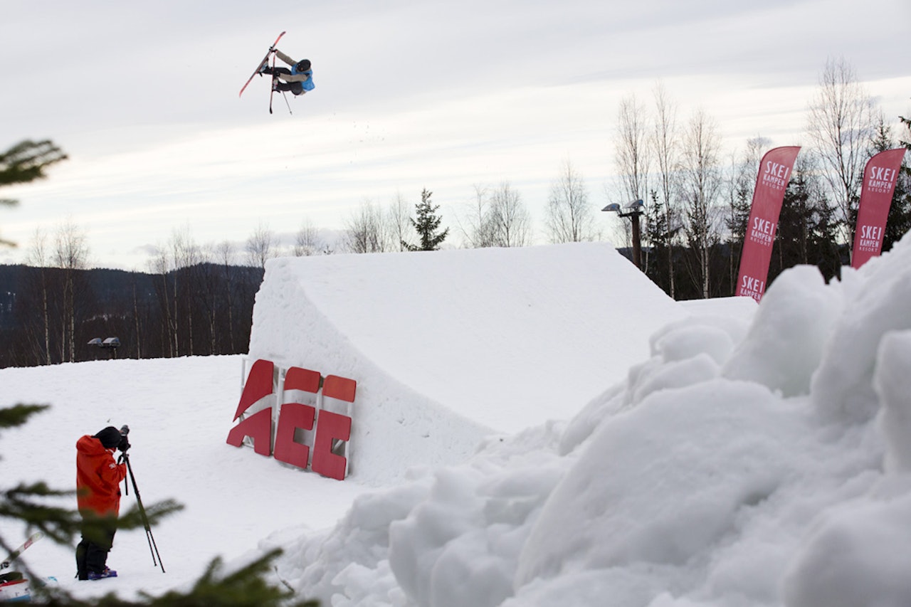 PÅ PALLEN: Johan Berg ble nummer to i norgescuprunden i big air i Wyller i går. Foto: Andreas Løve Storm Fausko PÅ PALLEN: Johan Berg ble nummer to i norgescuprunden i big air i Wyller i går. Foto: Andreas Løve Storm Fausko
