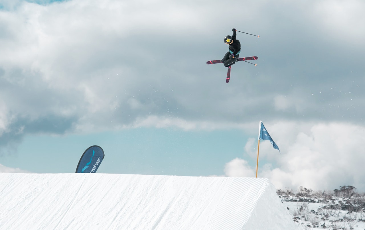 KILLING IT: Johanne Killi herjer i Perisher-parken i Australia. Foto: Luke Ocho Allen/ Nor Freeski KILLING IT: Johanne Killi herjer i Perisher-parken i Australia. Foto: Luke Ocho Allen/ Nor Freeski