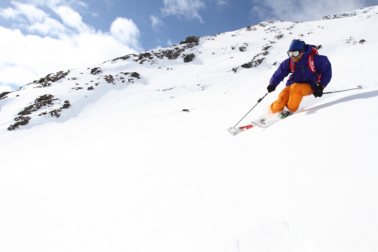 SUNNDALEN I FJOR: Slilke snøforhold blir det nok ikke i år, men det fins snø over tregrensa i Sunndalen. Her kjører sjefsguide Tor Olav Naalsund ned fra Henrikbotnnebba i april 2013. Foto: Tore Meirik SUNNDALEN I FJOR: Slilke snøforhold blir det nok ikke i år, men det fins snø over tregrensa i Sunndalen. Her kjører sjefsguide Tor Olav Naalsund ned fra Henrikbotnnebba i april 2013. Foto: Tore Meirik