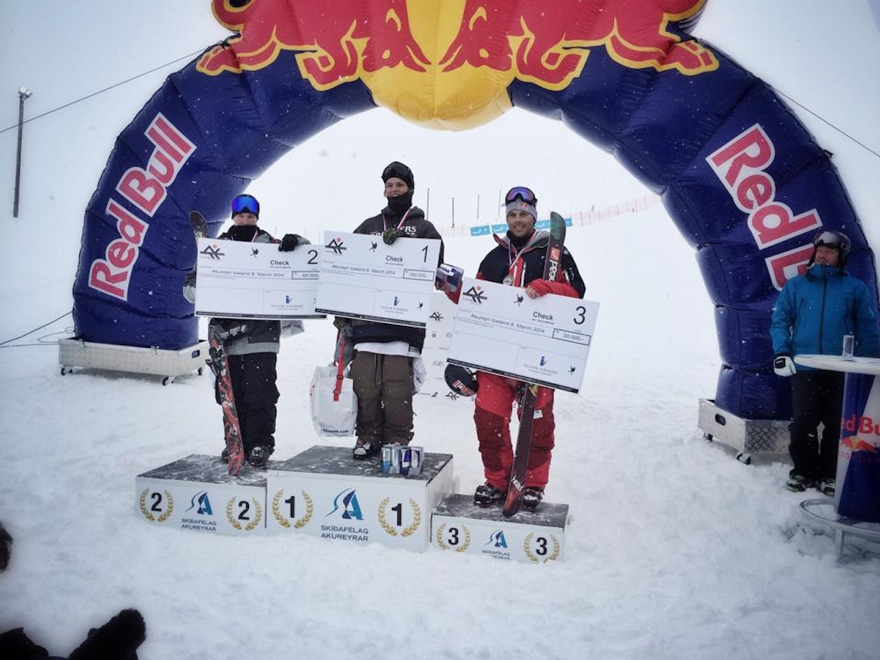 SEIER TIL VOLL: Siver Voll vant, foran Jens Johnsen og PK Hunder. Foto: Iceland Winter Games SEIER TIL VOLL: Siver Voll vant, foran Jens Johnsen og PK Hunder. Foto: Iceland Winter Games