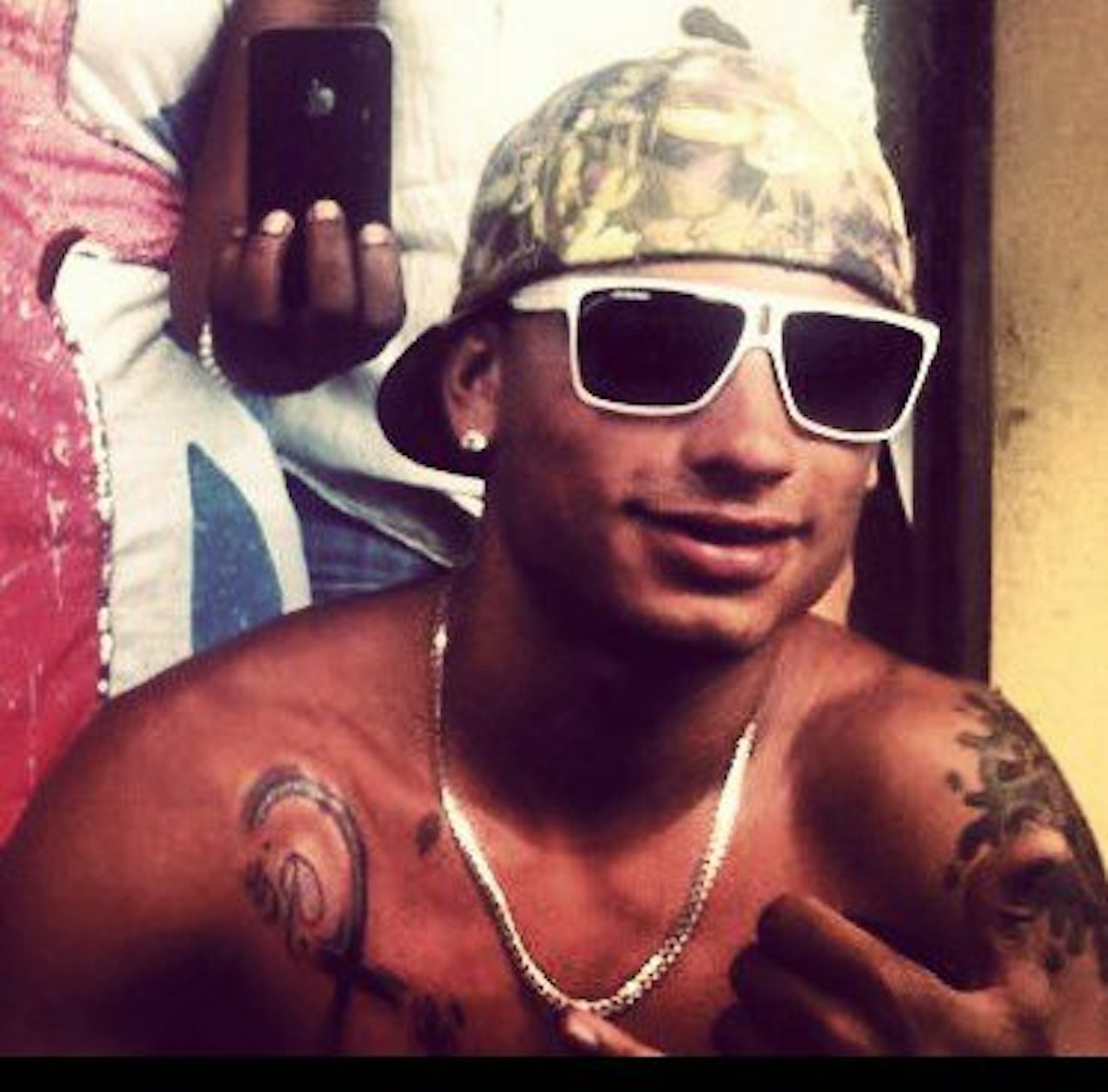 DREPT: Lestiano Silva Francisco ble skutt fire ganger i hodet, og fire ganger i nakken. Han var kun kledd i shorts og hendene var festet i håndjern. DREPT: Lestiano Silva Francisco ble skutt fire ganger i hodet, og fire ganger i nakken. Han var kun kledd i shorts og hendene var festet i håndjern.