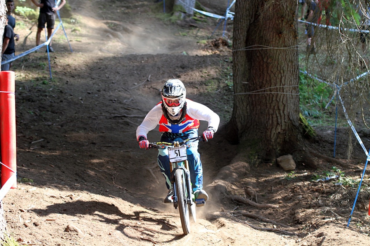 AGGRESSIV: Isak Leivsson kjørte fort og godt i finalen og endte på en flott 33. plass. Foto: Bjørn Ballangrud AGGRESSIV: Isak Leivsson kjørte fort og godt i finalen og endte på en flott 33. plass. Foto: Bjørn Ballangrud