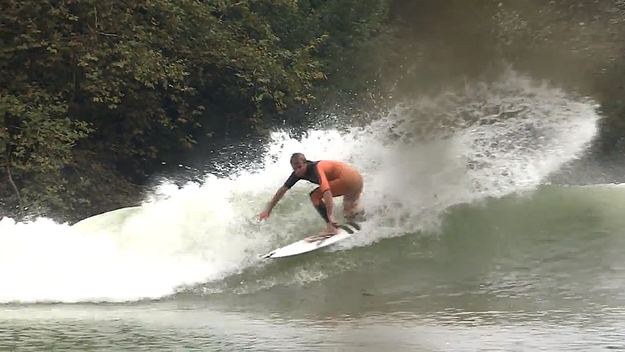 LIKER: Taj Burrow ser ut til å finne flyten på Wave Garden 2.0. LIKER: Taj Burrow ser ut til å finne flyten på Wave Garden 2.0.