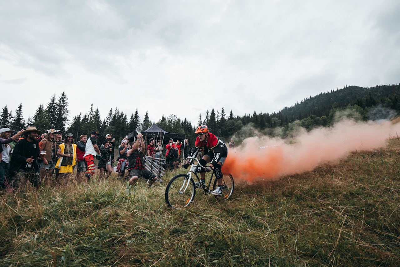 TRUE KLUNKER: Erling Grøstad holdt det så ekte som mulig under lørdagens race. TRUE KLUNKER: Erling Grøstad holdt det så ekte som mulig under lørdagens race.