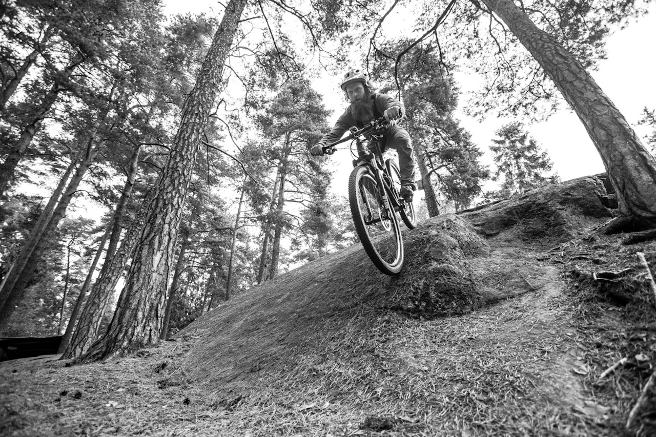 BRATT LÆRINGSKURVE: Aslak Mørstad er programleder i terrengsykkel.no sine opplæringsvideoer om ja, nettopp: terrengsykling. Bilde: Christian Nerdrum BRATT LÆRINGSKURVE: Aslak Mørstad er programleder i terrengsykkel.no sine opplæringsvideoer om ja, nettopp: terrengsykling. Bilde: Christian Nerdrum