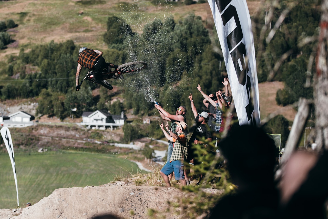 FEST: Andreu Lacondeguy er en av de største navnene i freeridemiljøet, han har blant annet vunnet den prestisjetunge konkurransen Red Bull Rampage. Her er han avbildet på Ål. Foto: John-Andre Moldestad. FEST: Andreu Lacondeguy er en av de største navnene i freeridemiljøet, han har blant annet vunnet den prestisjetunge konkurransen Red Bull Rampage. Her er han avbildet på Ål. Foto: John-Andre Moldestad.