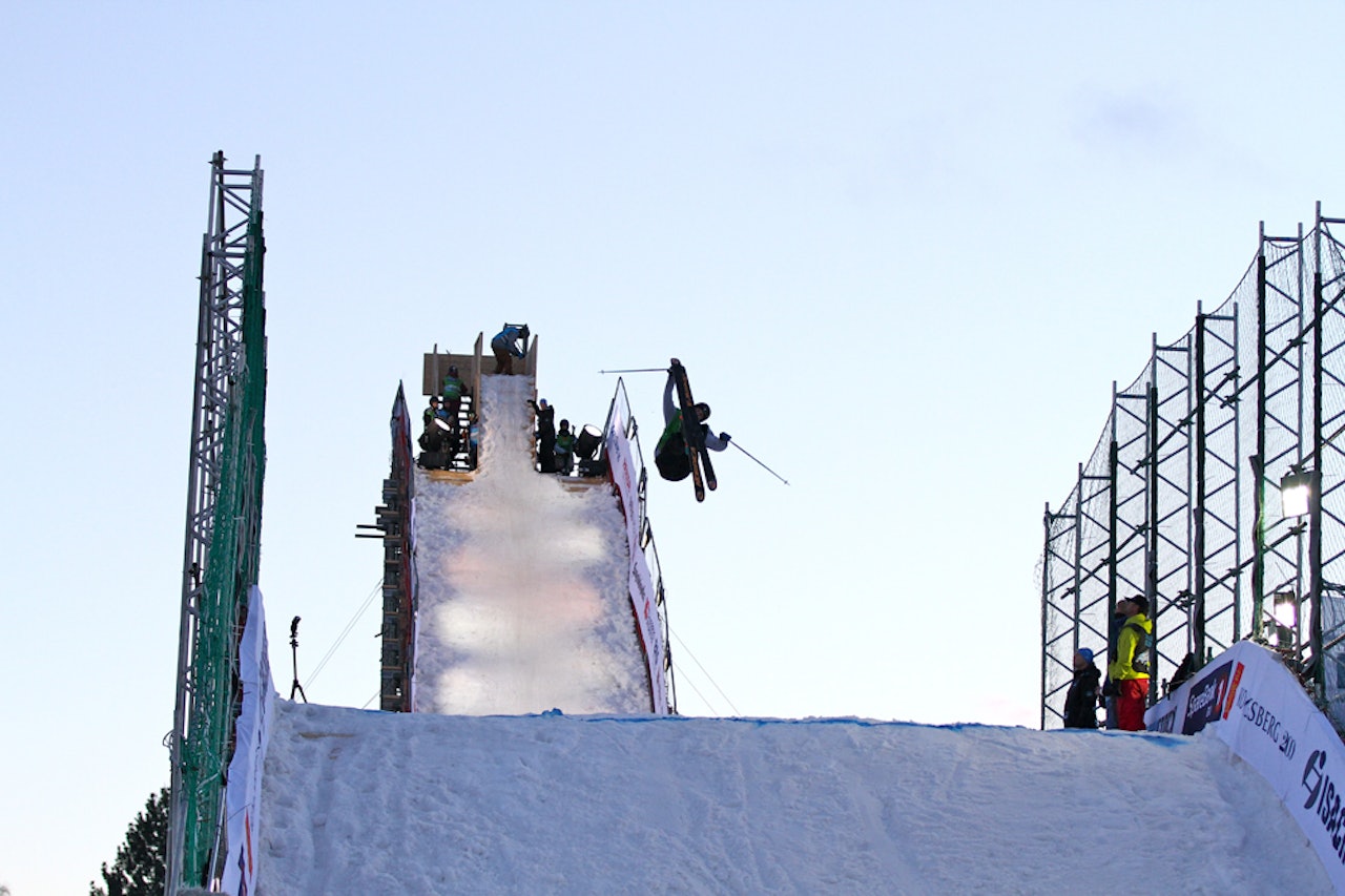 BEST I KONGSBERG: Christian Nummedal slo selveste Aleksander Aurdal i finalen og vant bigair-konkurransen på Nybrua i Kongsberg i helga. Foto: Terje Nummedal BEST I KONGSBERG: Christian Nummedal slo selveste Aleksander Aurdal i finalen og vant bigair-konkurransen på Nybrua i Kongsberg i helga. Foto: Terje Nummedal