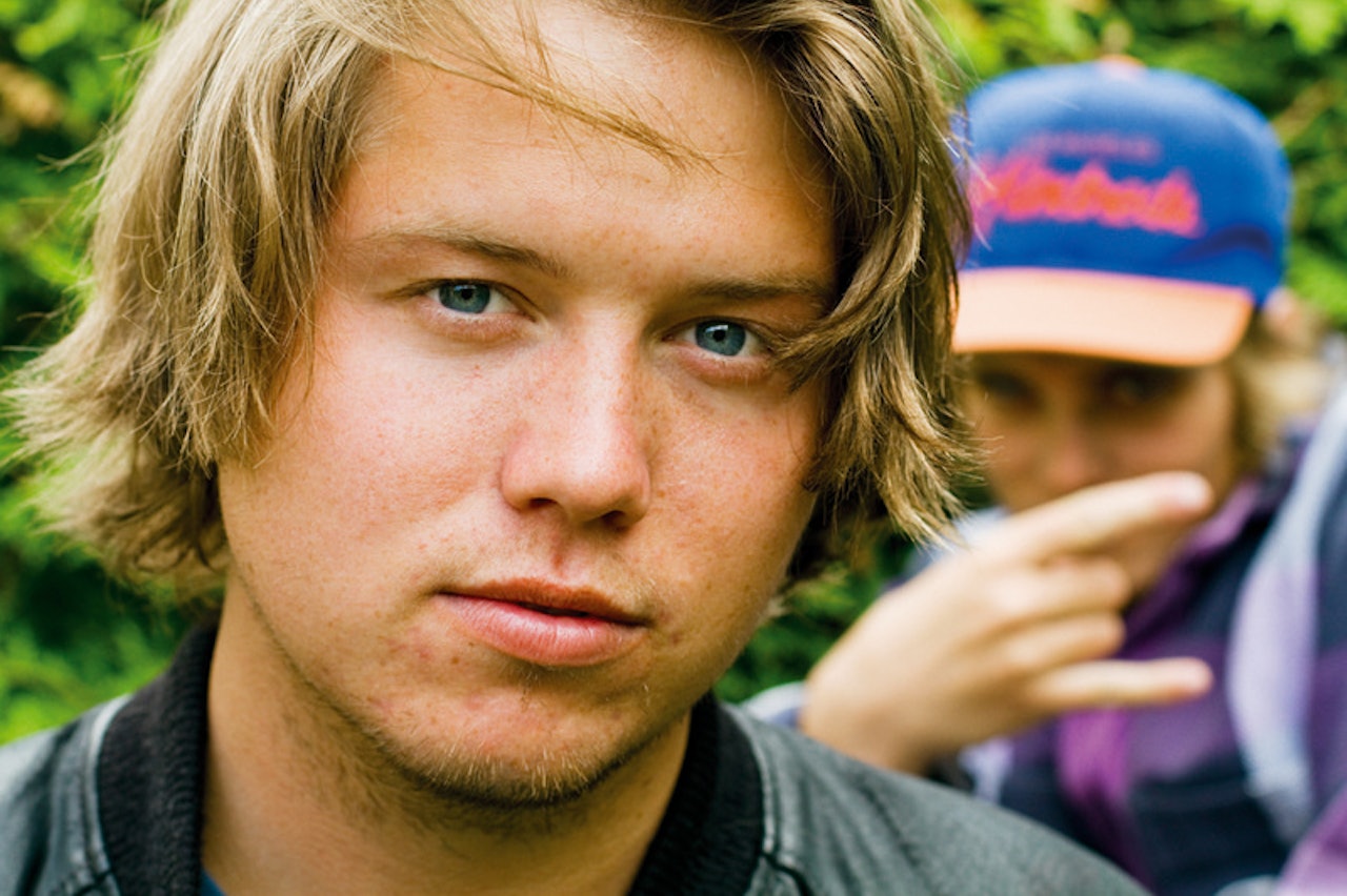 IKKE ALENE: – Jeg hadde ikke klart dette alene, sier Filip Christensen, som i dag har tre mer eller mindre ansatte i skifilmselskapet sitt. Jan Petter Aarskog (t.h.) er i tillegg til å være fotograf og co-editor, også vokalist i husbandet til Field – Sixty Pieces of Gum. Bilde: Hans Petter Hval IKKE ALENE: – Jeg hadde ikke klart dette alene, sier Filip Christensen, som i dag har tre mer eller mindre ansatte i skifilmselskapet sitt. Jan Petter Aarskog (t.h.) er i tillegg til å være fotograf og co-editor, også vokalist i husbandet til Field – Sixty Pieces of Gum. Bilde: Hans Petter Hval