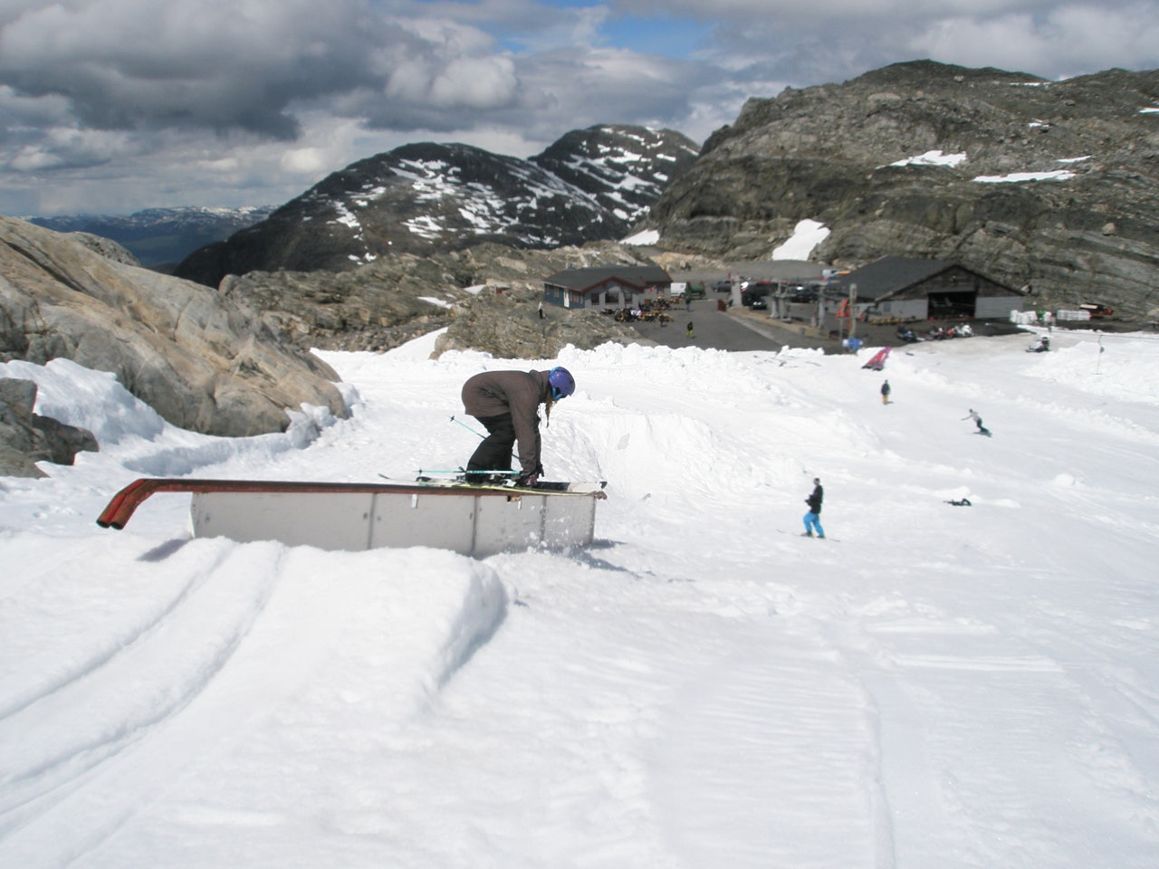 FONNA: Hidden Skills er for twintipjenter på alle nivåer, og 10 av deltagerne kan vinne sommercamp-opphold på Folgefonna, hvor dette bildet av Anne Jorunn Tysseland er tatt. FONNA: Hidden Skills er for twintipjenter på alle nivåer, og 10 av deltagerne kan vinne sommercamp-opphold på Folgefonna, hvor dette bildet av Anne Jorunn Tysseland er tatt.