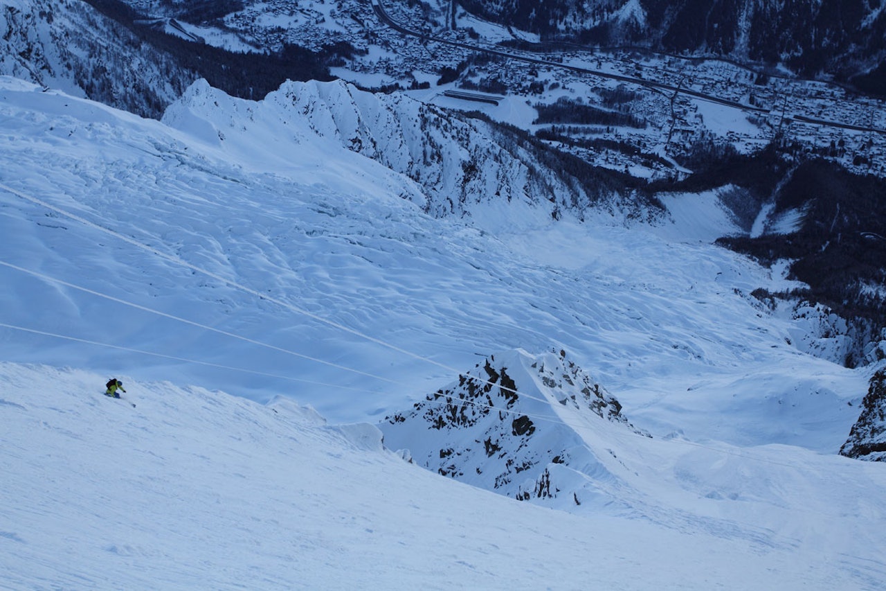 PÅ HJEMMEBANE: Andreas Fransson på vei ned Glacier Rond på nordøstsiden av Aiguille du Midi i Chamonix. Foto: Tore Meirik PÅ HJEMMEBANE: Andreas Fransson på vei ned Glacier Rond på nordøstsiden av Aiguille du Midi i Chamonix. Foto: Tore Meirik