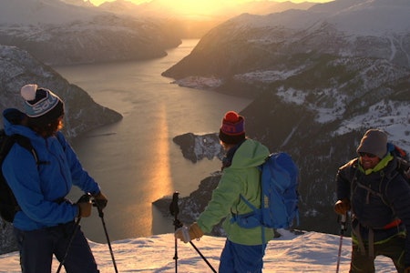  PÅ TUR: De koser seg i Norge disse gutta når de kan fråtse i fjorder og skifjell. Fra venstre: Greg Hill, Andreas Fransson og Chris Rubens. 