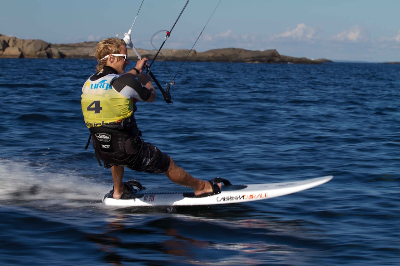 KONGEN: Christian Juell har tatt race-kitingen på alvor og fått et forsprang på den lille klikken som har nedlagt tid i den raskt voksende grenen. KONGEN: Christian Juell har tatt race-kitingen på alvor og fått et forsprang på den lille klikken som har nedlagt tid i den raskt voksende grenen.