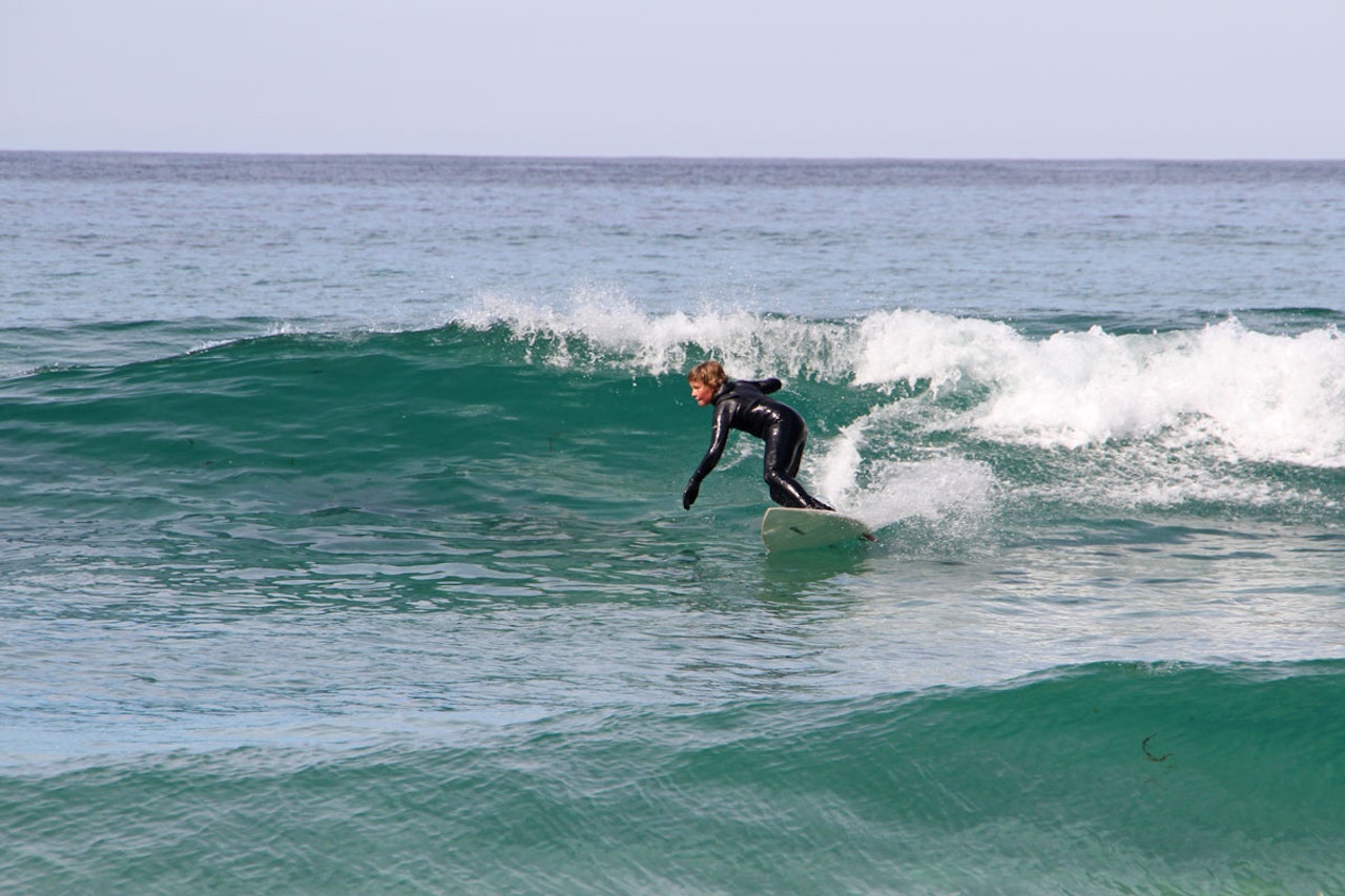 UNSTAD: Anker Frantzen får seg et fint bølgeritt. Foto: Ole Kristian Larsen UNSTAD: Anker Frantzen får seg et fint bølgeritt. Foto: Ole Kristian Larsen