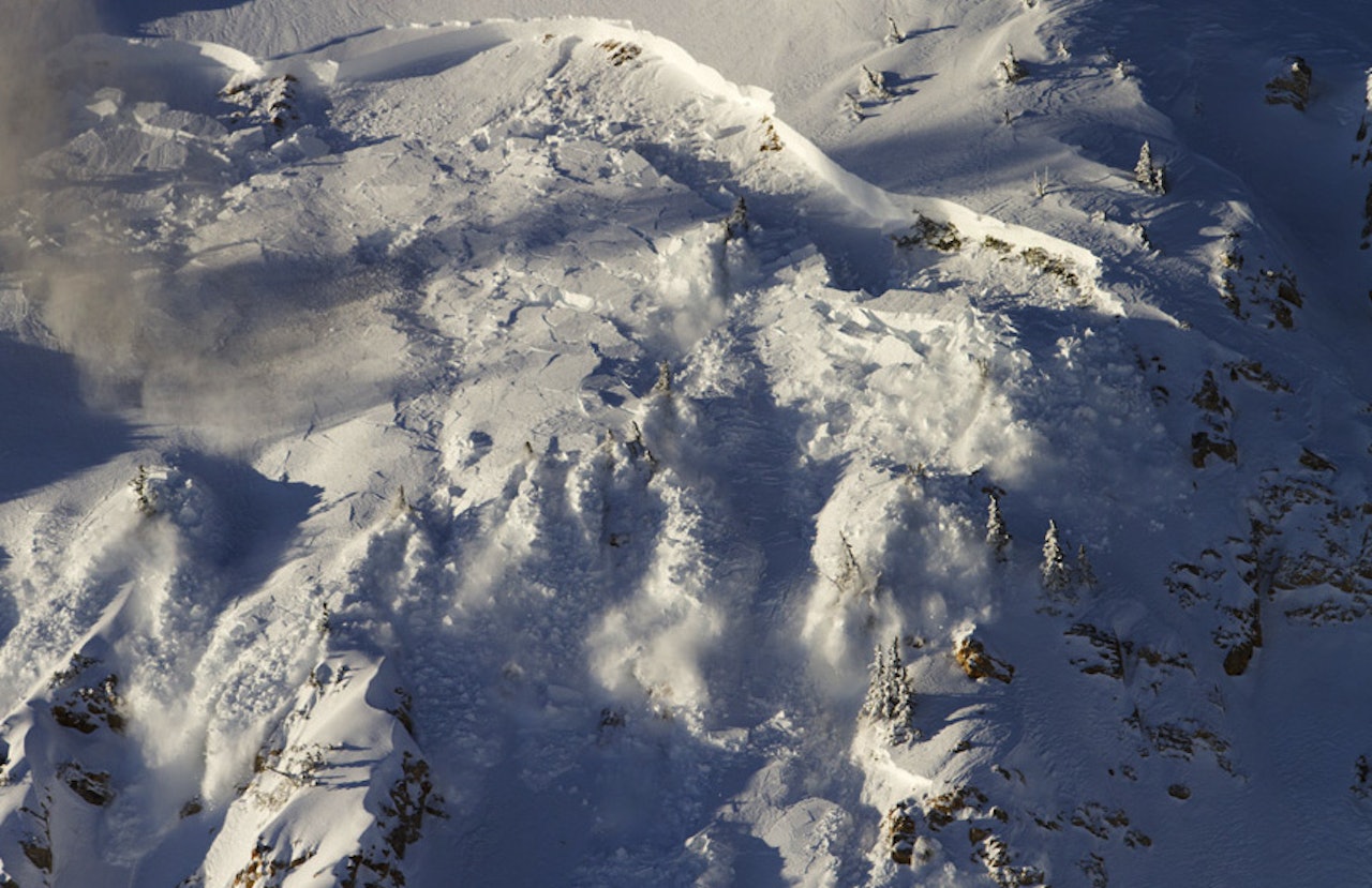 MOBILEN SKAPER TRØBBEL: Signaler fra mobiltelefonen din kan i verste fall sette sender/mottakeren ut av spill og dermed skape trøbbel når du skal finne den savnede. Foto: Adam Clark MOBILEN SKAPER TRØBBEL: Signaler fra mobiltelefonen din kan i verste fall sette sender/mottakeren ut av spill og dermed skape trøbbel når du skal finne den savnede. Foto: Adam Clark