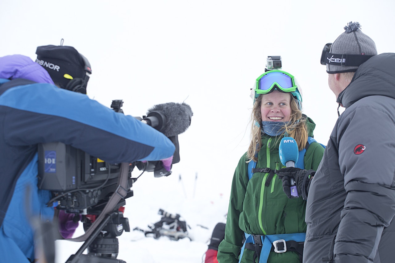 SVENSKESUKSESS: Statskanalen er på plass når svenske frikjørere gjør det bra i Sogndal. Marta Lidström intervjues av NRK Sogn & Fjordane. Foto: Kalle Hägglund SVENSKESUKSESS: Statskanalen er på plass når svenske frikjørere gjør det bra i Sogndal. Marta Lidström intervjues av NRK Sogn & Fjordane. Foto: Kalle Hägglund