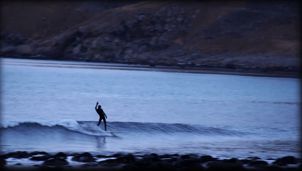 ISMANN: Kaldtvannsurf har sine fordeler. Det vet Mattias Hörnqvist å sette pris på. ISMANN: Kaldtvannsurf har sine fordeler. Det vet Mattias Hörnqvist å sette pris på.