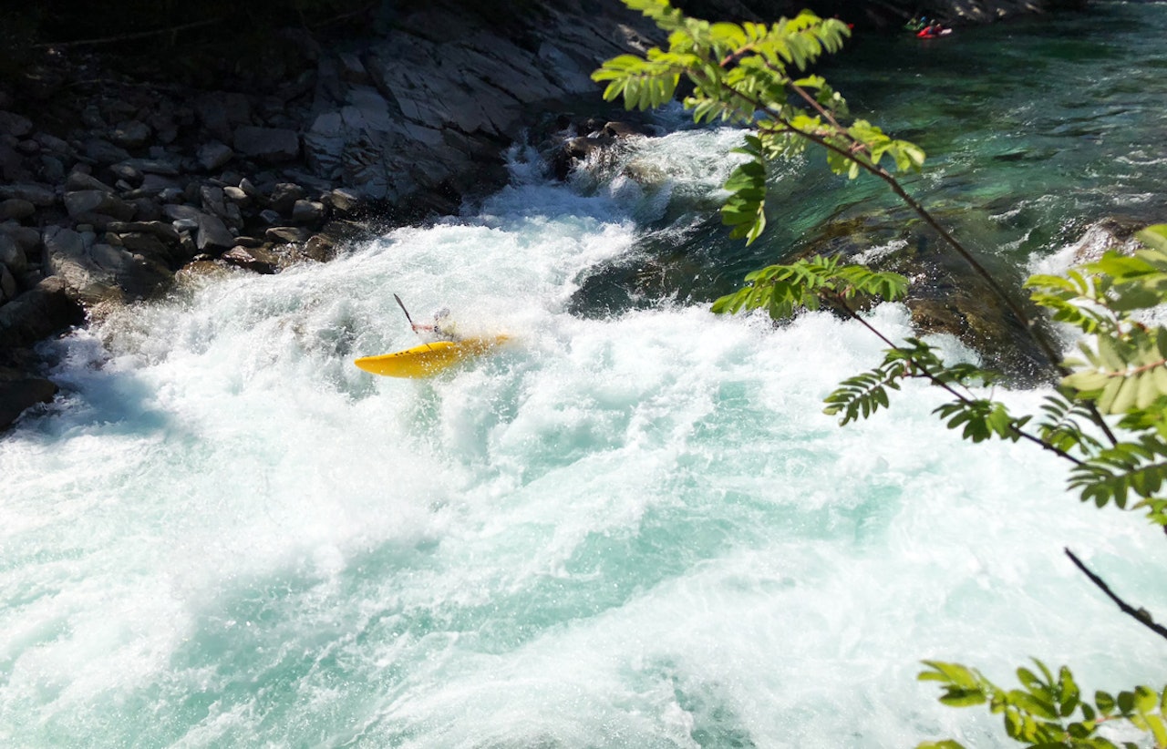 FET MOVE: Jobst Hahn reiste fra Tyskland i ens ærend for å boofe den feteste boofen på verdens feteste padlestrekning. Åmotfallene i Sjoa that is. Foto: Tore Meirik FET MOVE: Jobst Hahn reiste fra Tyskland i ens ærend for å boofe den feteste boofen på verdens feteste padlestrekning. Åmotfallene i Sjoa that is. Foto: Tore Meirik
