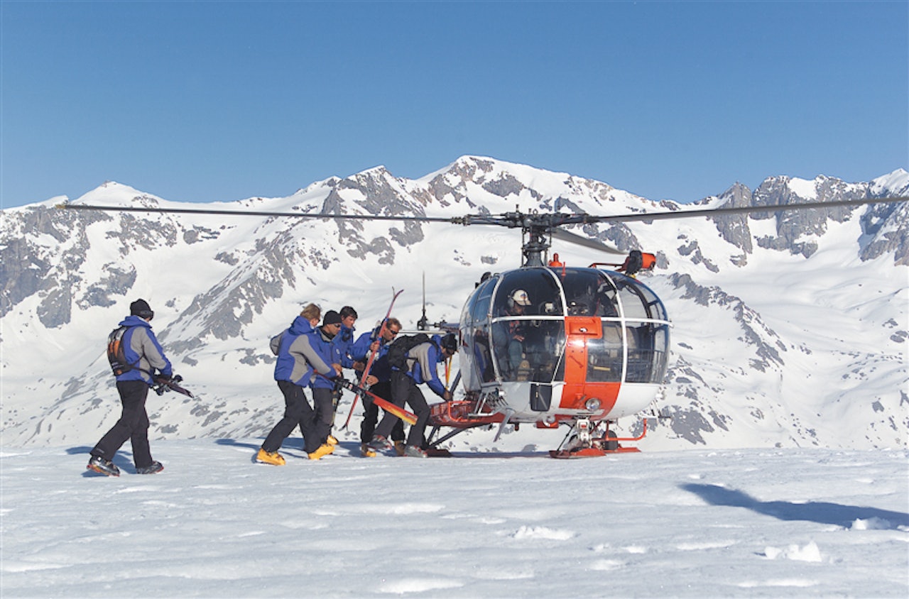 – ØDELEGGER TURISTINDUSTRIEN: Bjørn B. Jacobsen er sentral i turistindustrien på Beitostølen, og han mener helikoptre (i Alpe´d Huez i Frankrike på bildet) og flere snøskutere i norsk utmark vil ødelegge turistbransjen. 