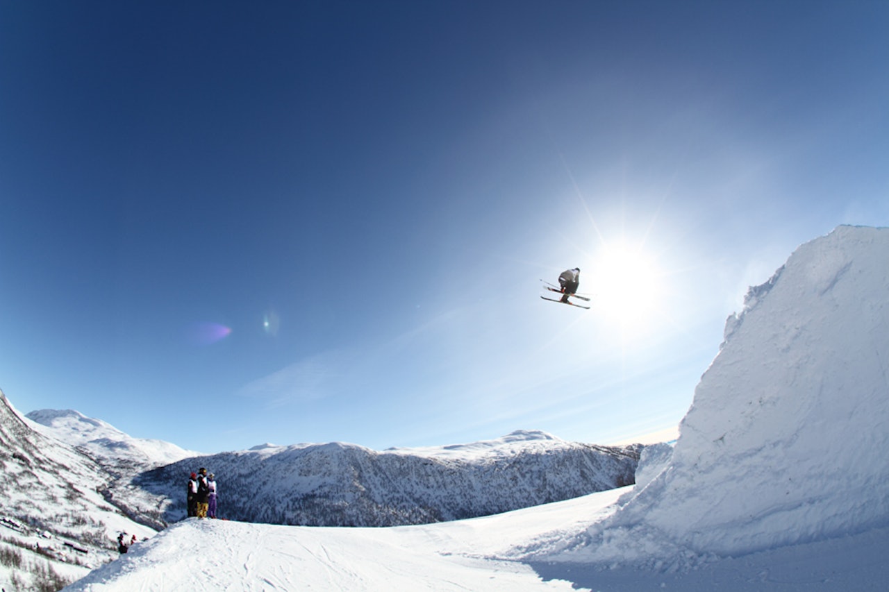DØM SELV: Dommerne fikk høre det under VM i slopestyle på Voss, hvor dette bildet ble tatt. Nå kan du melde deg på kurs og dømme jobberne selv. Foto: Tore Meirik