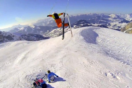 KOMPIS AZIZ: Candide fanga kameraten Aziz Benkrich med kameraet. I tillegg til sin egen ville skikjøring. KOMPIS AZIZ: Candide fanga kameraten Aziz Benkrich med kameraet. I tillegg til sin egen ville skikjøring.