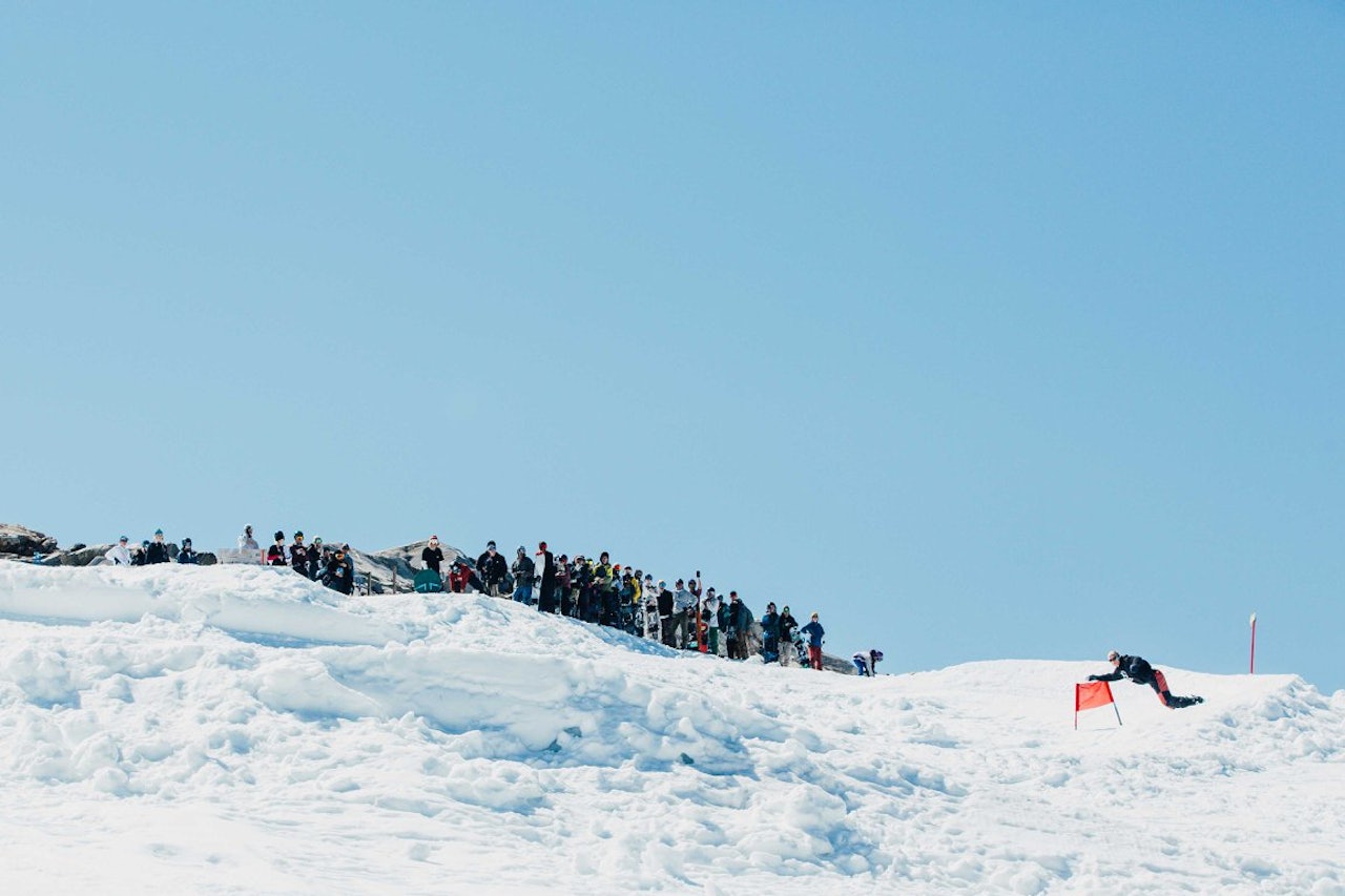 CREW: Det var en god bukett snowboardere som hadde samlet seg for å bli med på slalomen. Foto: Chris Baldry.