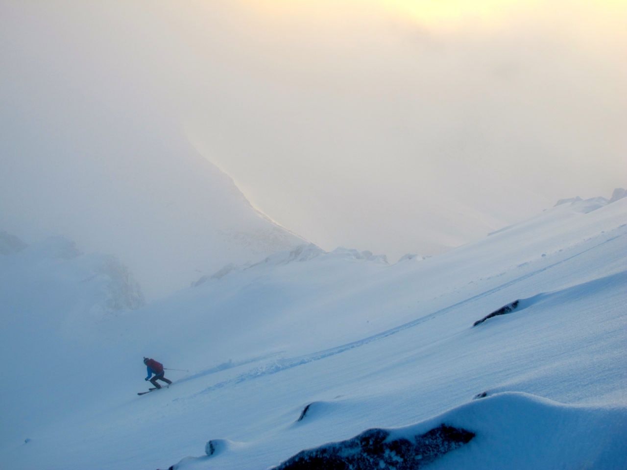 FLYT: Håkon Klerud på vei ned fra Fløtatind. Foto: Bård Smestad FLYT: Håkon Klerud på vei ned fra Fløtatind. Foto: Bård Smestad