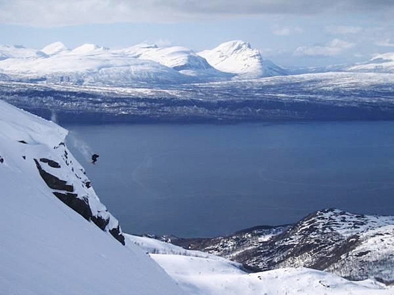 KLAR FOR HELISKI: Både ordfører og heliskioperatører i Sverige er klare for heliskiing i Narvik. – Men med strenge begrensninger, sier ordfører Tore Nysæter. Foto: Jan-Arne Pettersen KLAR FOR HELISKI: Både ordfører og heliskioperatører i Sverige er klare for heliskiing i Narvik. – Men med strenge begrensninger, sier ordfører Tore Nysæter. Foto: Jan-Arne Pettersen
