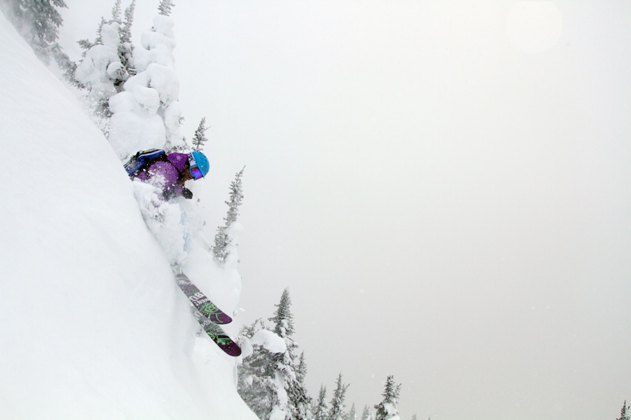PIA: I vente på godt vær og konkurranseforhold koser Pia Nic Gundersen (bildet) og Anne-May Slinning seg med pudderkjøring i skogen i Revelstoke. Foto: Tore Meirik PIA: I vente på godt vær og konkurranseforhold koser Pia Nic Gundersen (bildet) og Anne-May Slinning seg med pudderkjøring i skogen i Revelstoke. Foto: Tore Meirik