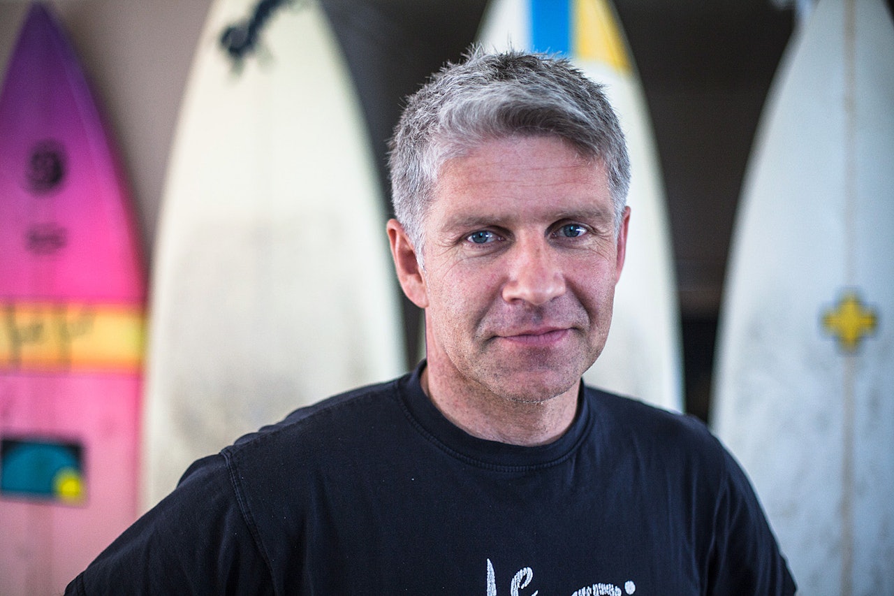 SALTSTEIN I SITT HJERTE: For 24 år siden surfet Ivar Eidsten Trondsen Saltstein for første gang. Han var en pionéer på spotten som i ettertid er blitt et naturlig samlingspunkt for surfere på Østlandet. Ivar bor i Larvik og har lagt ned enorme ressurser for å få lov til å beholde den kjære plassen. Bilde: Christian Nerdrum SALTSTEIN I SITT HJERTE: For 24 år siden surfet Ivar Eidsten Trondsen Saltstein for første gang. Han var en pionéer på spotten som i ettertid er blitt et naturlig samlingspunkt for surfere på Østlandet. Ivar bor i Larvik og har lagt ned enorme ressurser for å få lov til å beholde den kjære plassen. Bilde: Christian Nerdrum