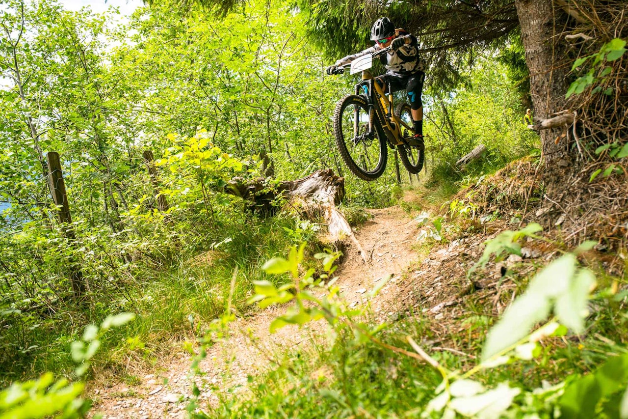 YOUNG GUN: Tobias Utne under siste etappen, tiden hans hadde gitt han 7. plass i seniorklassen. Foto: Mads Oliver. YOUNG GUN: Tobias Utne under siste etappen, tiden hans hadde gitt han 7. plass i seniorklassen. Foto: Mads Oliver.