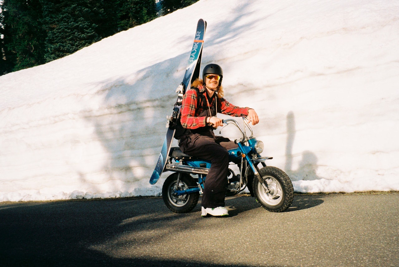 Nikolai er ikke fremmed for unike kjøretøy. Foto: Privat. Nikolai er ikke fremmed for unike kjøretøy. Foto: Privat.