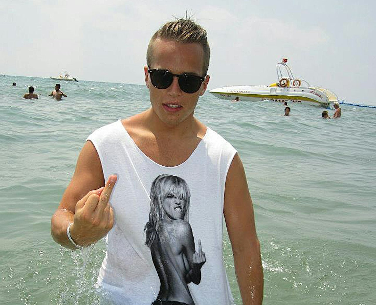 I SYDEN: Da dette intervjuet ble gjort var Gaute i Tyrkia og bada og slappa av på stranda, men nå er han tilbake på Nordmøre og kjører gaffeltruck på kaia. I SYDEN: Da dette intervjuet ble gjort var Gaute i Tyrkia og bada og slappa av på stranda, men nå er han tilbake på Nordmøre og kjører gaffeltruck på kaia.