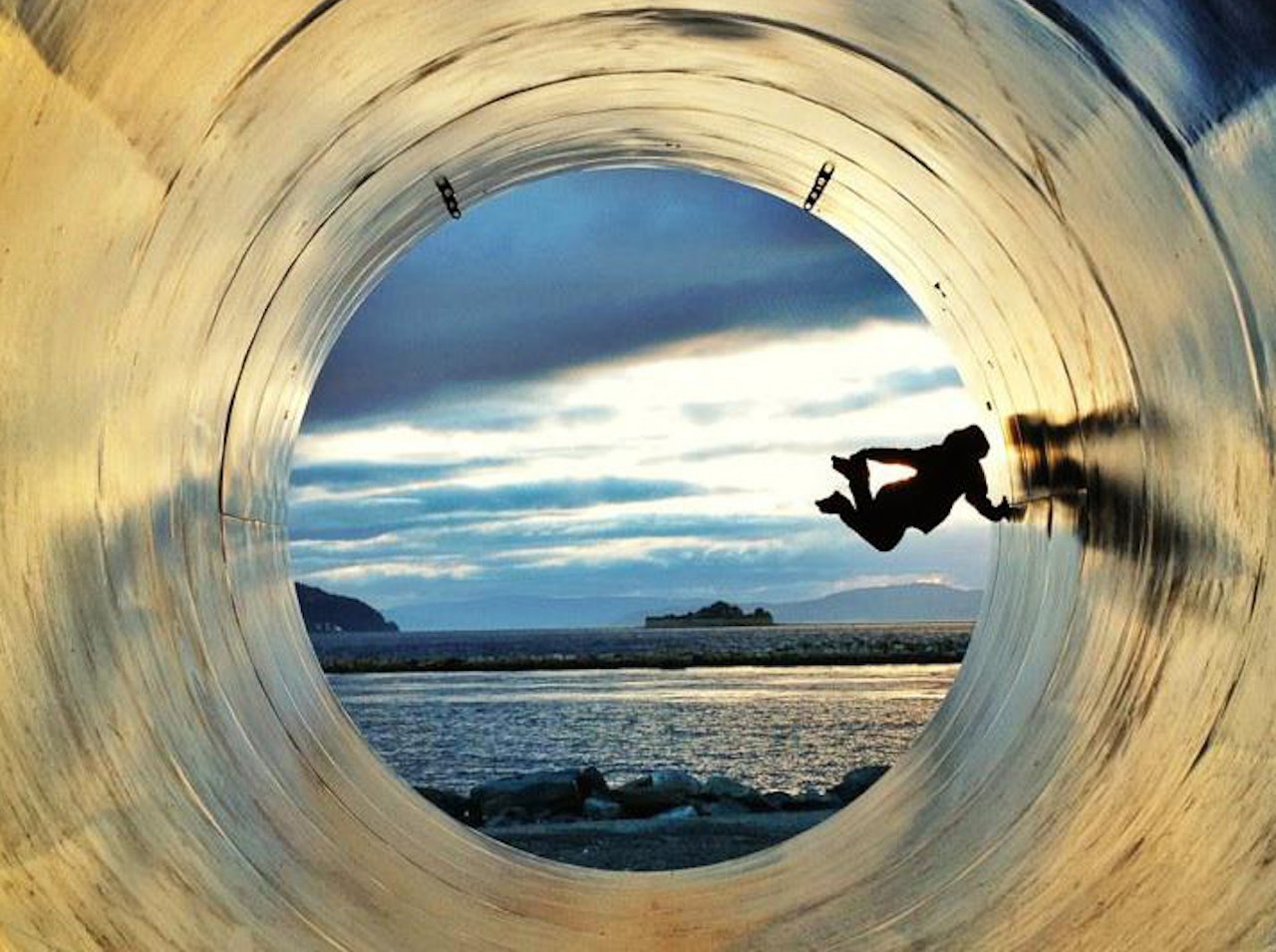 SK8ERBOI: Det er ikke sikkert Vegard Øye hører så mye på Avril Lavignes gamle hitlåt Sk8erboi, men Vegard driver med rulleskøyter om sommeren i hvert fall. Foto: Simen Tilset SK8ERBOI: Det er ikke sikkert Vegard Øye hører så mye på Avril Lavignes gamle hitlåt Sk8erboi, men Vegard driver med rulleskøyter om sommeren i hvert fall. Foto: Simen Tilset