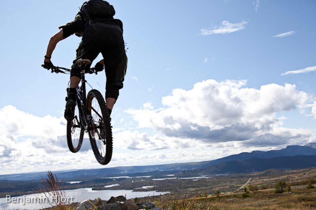 Fat Tire Festival 2011 - fra stituren over Kjølen, her med Helsingvatnet i bakgrunnen. Foto: Benjamin Hjort Fat Tire Festival 2011 - fra stituren over Kjølen, her med Helsingvatnet i bakgrunnen. Foto: Benjamin Hjort