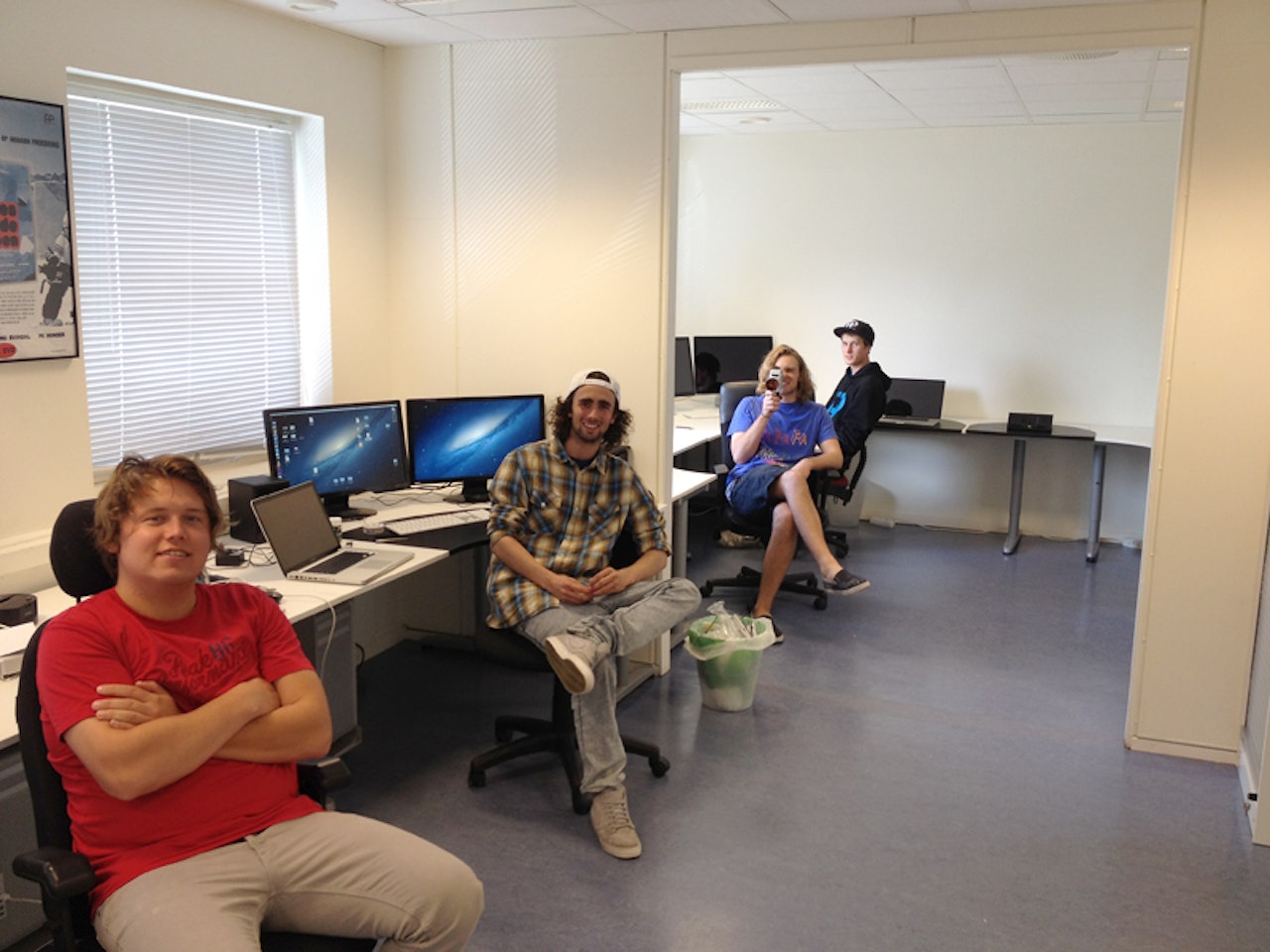 KONTORLANDSKAP: Endelig ut av gutterommet! F.v.: Filip Christensen, Lasse Nyhaugen, Jan Petter Aarskog og Even Sigstad. Foto: Endre Løvaas KONTORLANDSKAP: Endelig ut av gutterommet! F.v.: Filip Christensen, Lasse Nyhaugen, Jan Petter Aarskog og Even Sigstad. Foto: Endre Løvaas