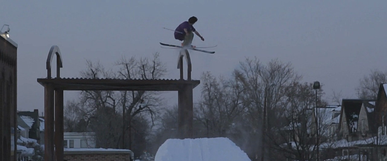 STEPT: Ski- og snowboardkjøring av det moderne slaget i filmen fra Stept.