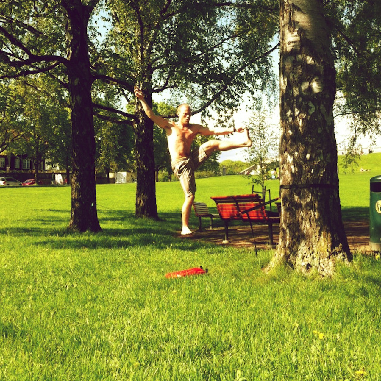 PÅ LINE: Alexander får trimma buken på slakk line i sommer. PÅ LINE: Alexander får trimma buken på slakk line i sommer.
